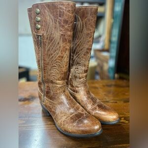 Ariat Uproar Distressed Leather Western Riding Boots